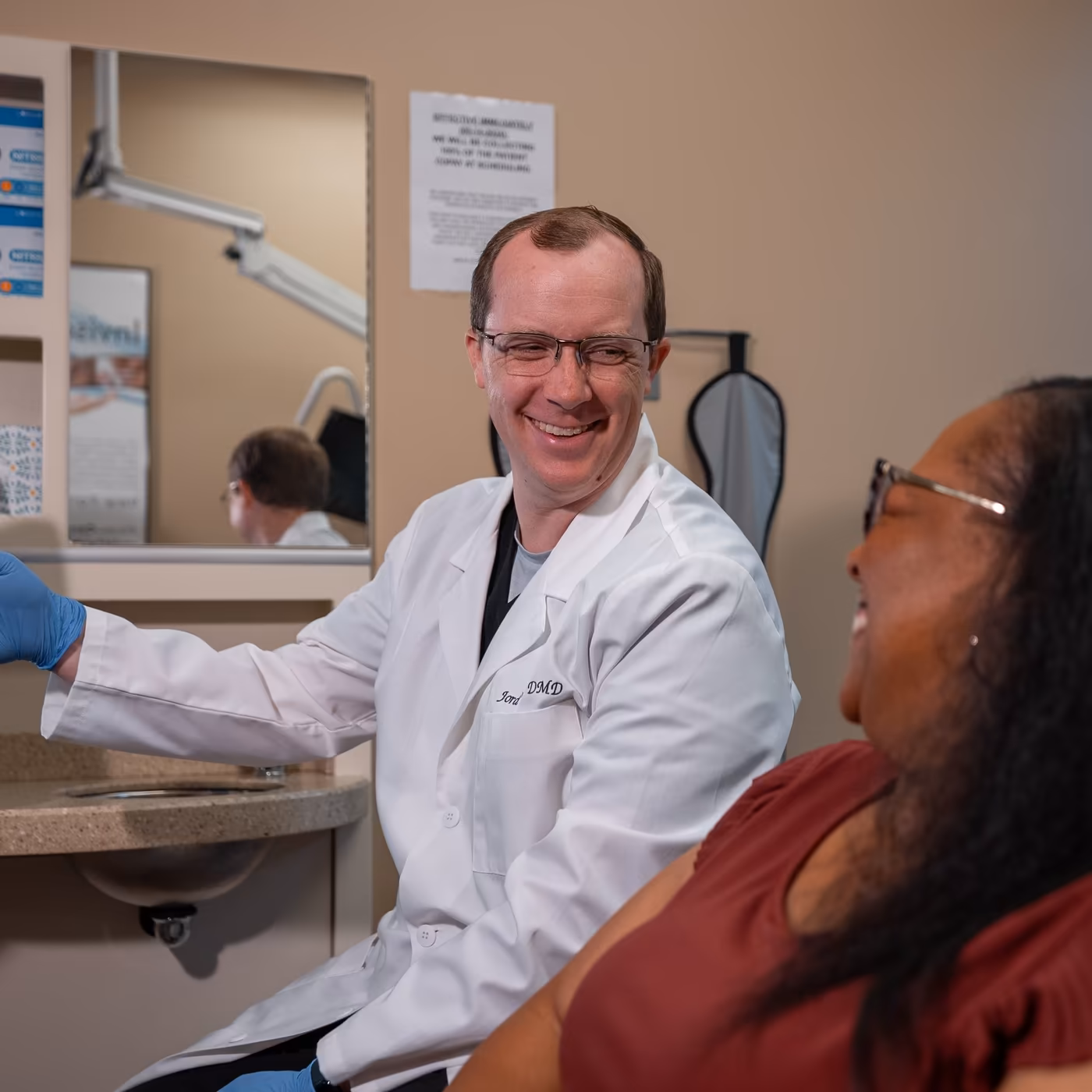 Dr. Jordan Lee pointing out details on a 3D digital scan of a patient&rsquo;s teeth at Smiles of Cary